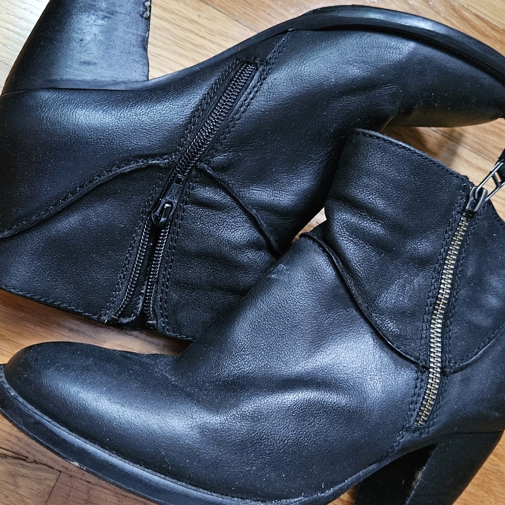 Shoes - Picture 2 of 4